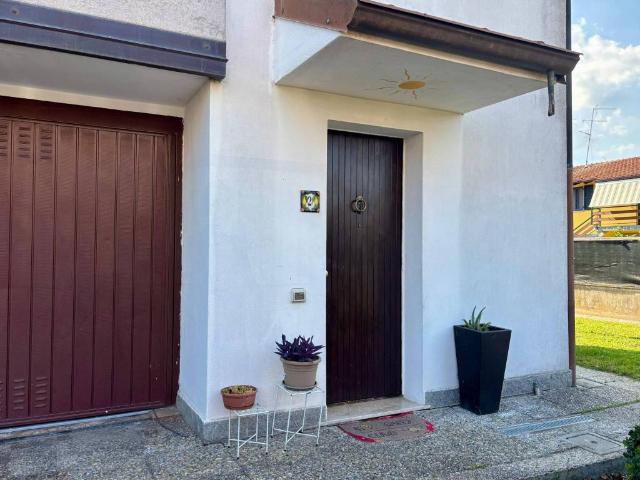 Villa Indipendente in vendita a Bettola, Calvignasco
