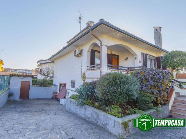 Villa Indipendente in vendita a Calvignasco, Lombardia