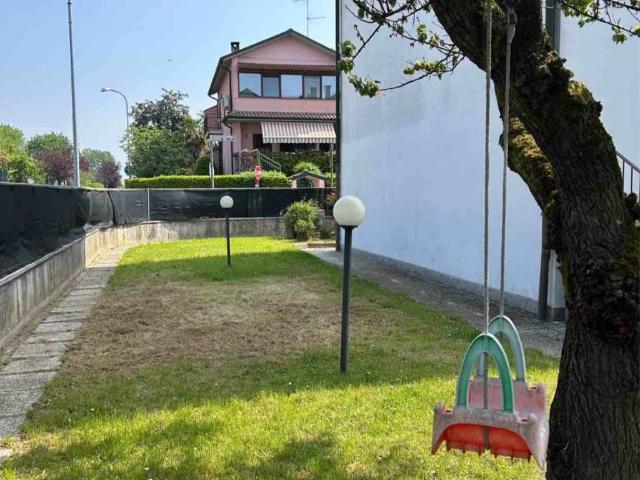 Villa Indipendente in vendita a Calvignasco, Lombardia