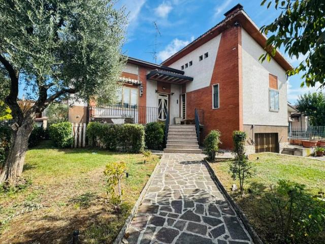Villa Indipendente in vendita a Calvisano, Brescia