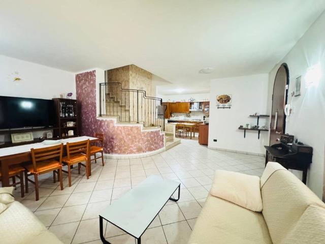 Villa Indipendente in vendita a Calvisano, Lombardia