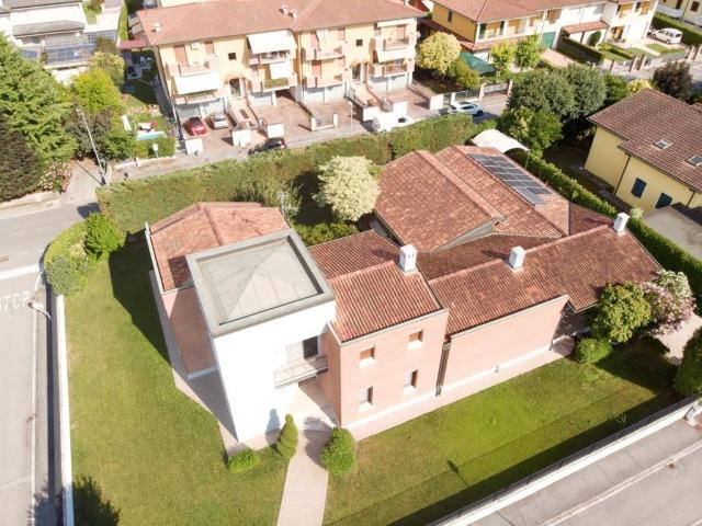Villa Indipendente in vendita a Calvisano, Lombardia