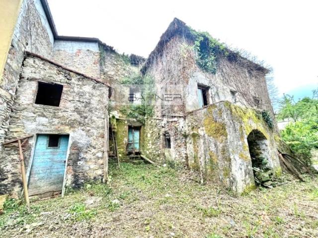 Villa Indipendente in vendita a Montemagno, Camaiore