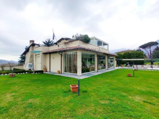 Villa Indipendente in vendita a Nocchi, Camaiore