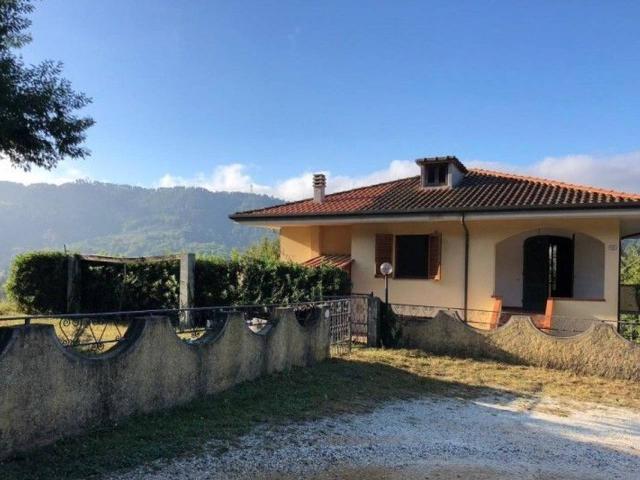 Villa Indipendente in vendita a Nocchi, Camaiore