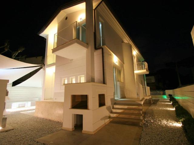Villa Indipendente in vendita a Camaiore, Toscana