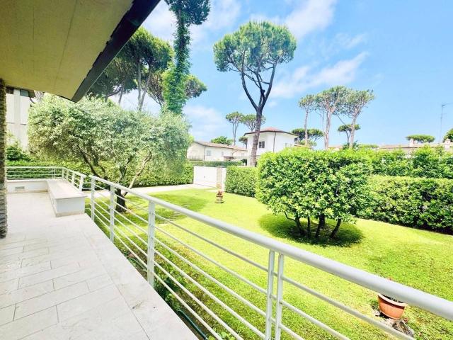 Villa Indipendente in vendita a Camaiore, Toscana