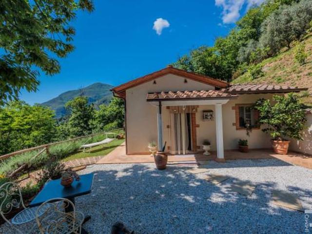 Villa Indipendente in vendita a Camaiore, Toscana