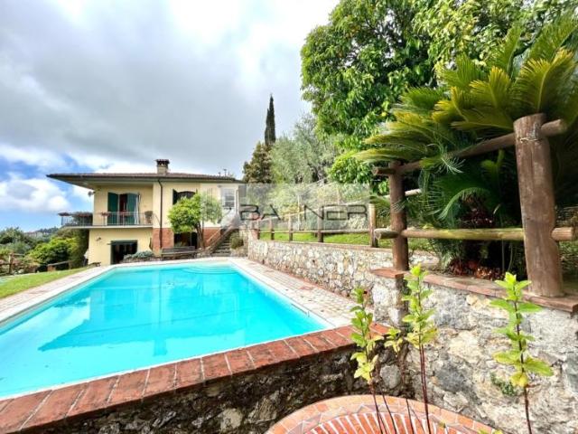 Villa Indipendente in vendita a Santa Lucia, Camaiore