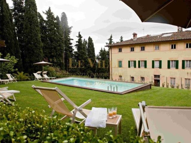 Villa Indipendente in vendita a Camaiore, Toscana