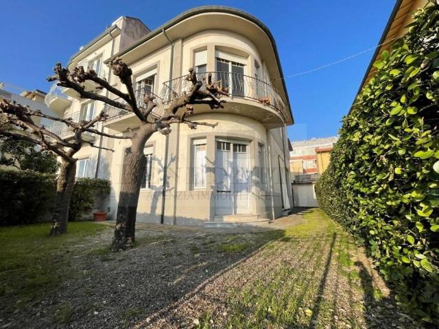 Villa Indipendente in vendita a Camaiore, Toscana