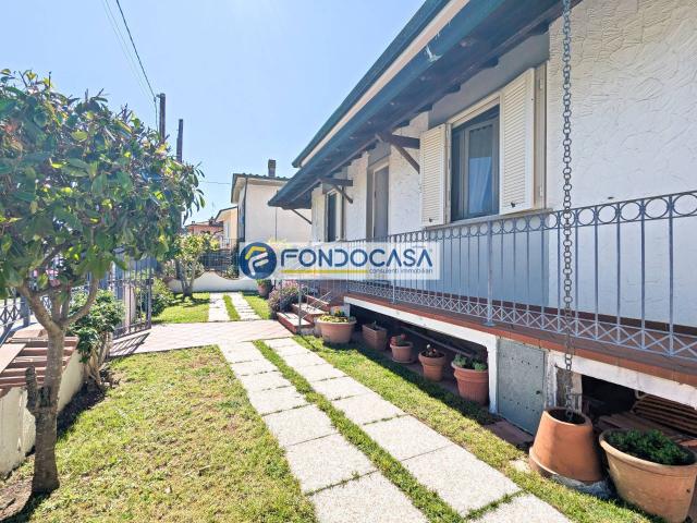 Villa Indipendente in vendita a Camaiore, Toscana
