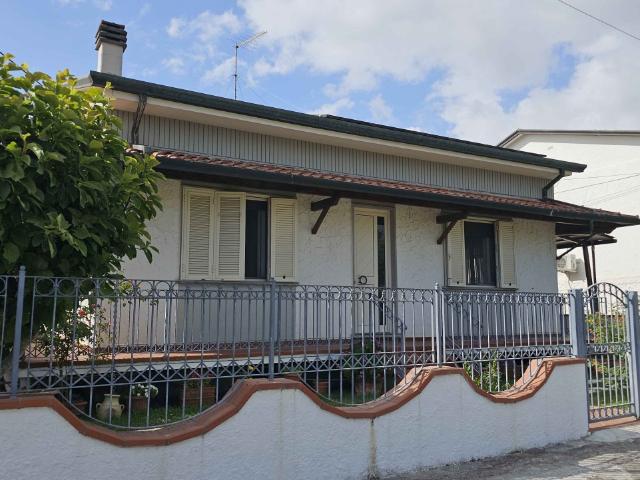 Villa Indipendente in vendita a Camaiore, Toscana