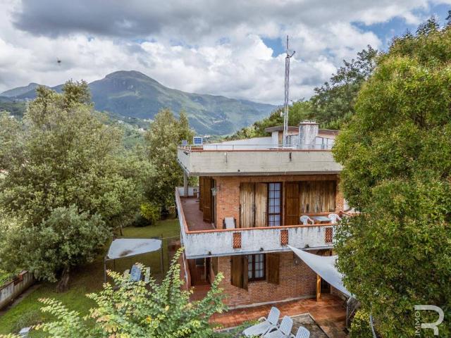 Villa Indipendente in vendita a Camaiore, Toscana