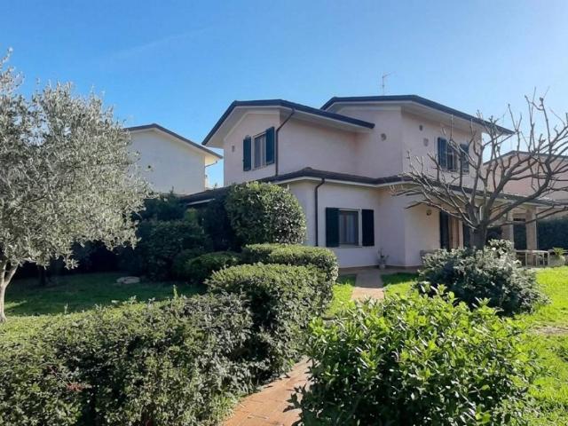 Villa Indipendente in vendita a Camaiore, Toscana