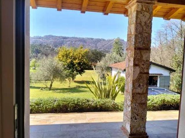 Villa Indipendente in vendita a Camaiore, Toscana