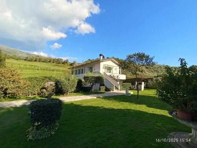 Villa Indipendente in vendita a Camaiore, Toscana