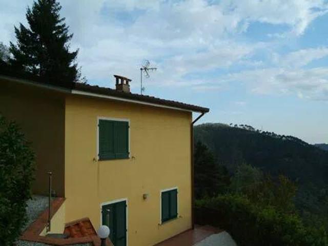 Villa Indipendente in vendita a Nocchi, Camaiore
