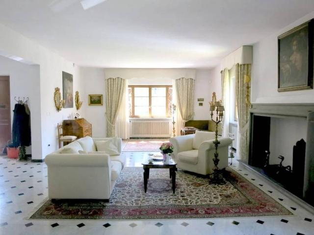 Villa Indipendente in vendita a Camaiore, Toscana