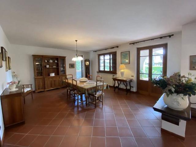 Villa Indipendente in vendita a Campiglioni, Camaiore