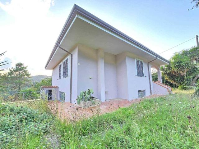 Villa Indipendente in vendita a Camaiore, Toscana