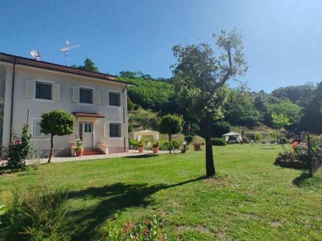 Villa Indipendente in vendita a Misigliano, Camaiore