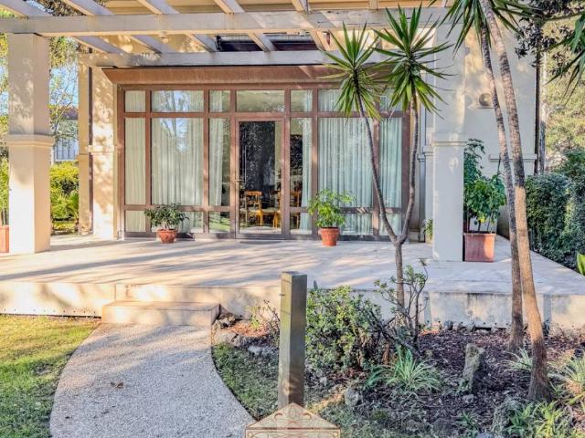 Villa Indipendente in vendita a Camaiore, Lucca