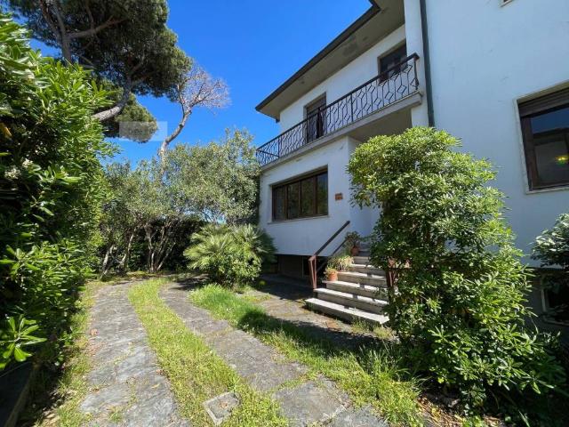 Villa Indipendente in vendita a Camaiore, Toscana