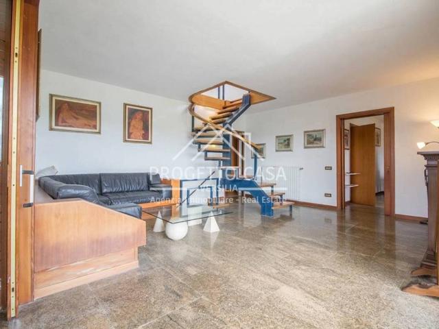 Villa Indipendente in vendita a Camaiore, Toscana