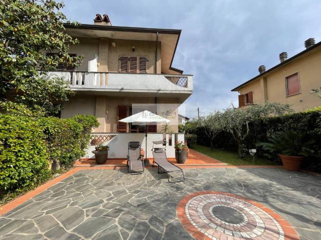 Villa Indipendente in vendita a Vado, Camaiore