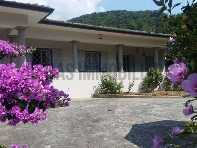 Villa Indipendente in vendita a Campo, Camaiore