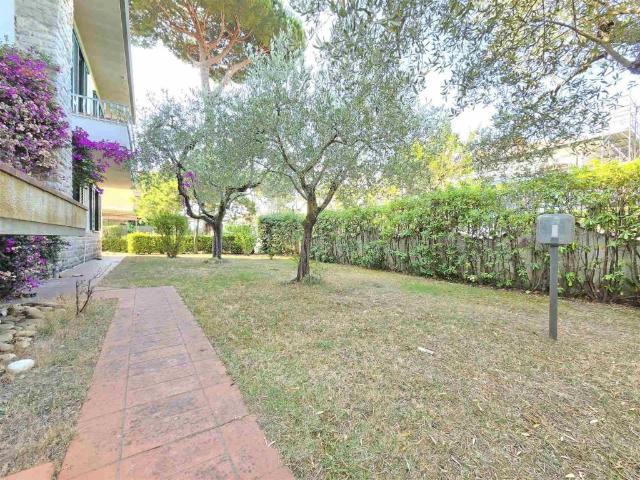 Villa Indipendente in vendita a Camaiore, Toscana