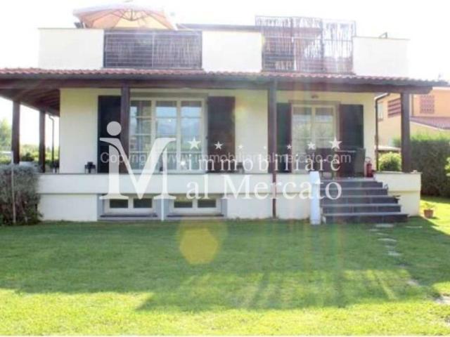 Villa Indipendente in vendita a località Bucine, Camaiore