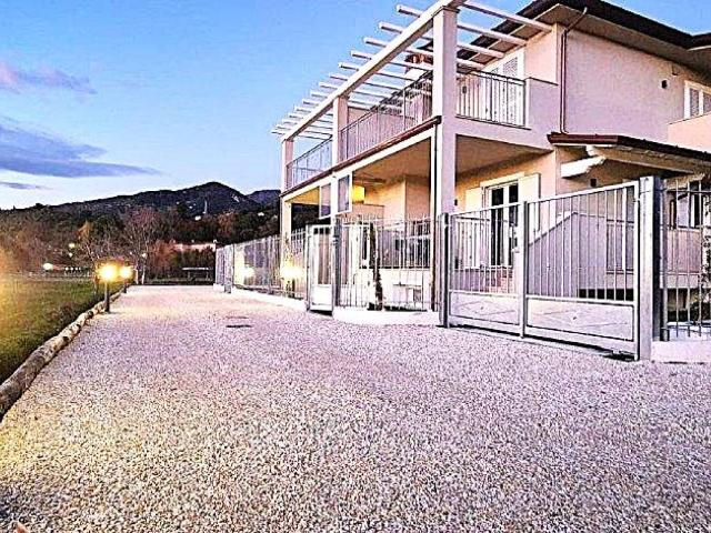 Villa Indipendente in vendita a Camaiore, Toscana