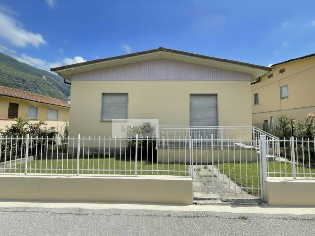 Villa Indipendente in vendita a Camaiore, Toscana