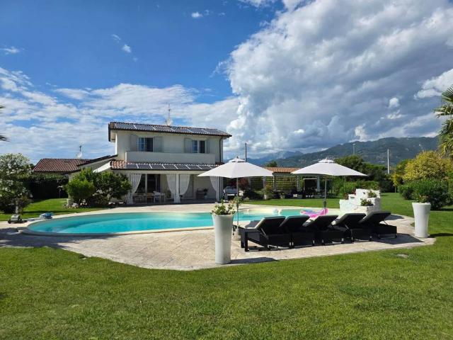 Villa Indipendente in vendita a Carraia, Camaiore
