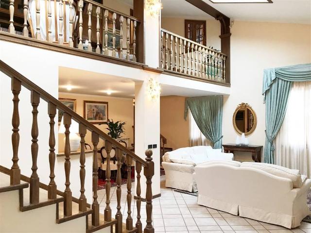 Villa Indipendente in vendita a Camaiore, Toscana