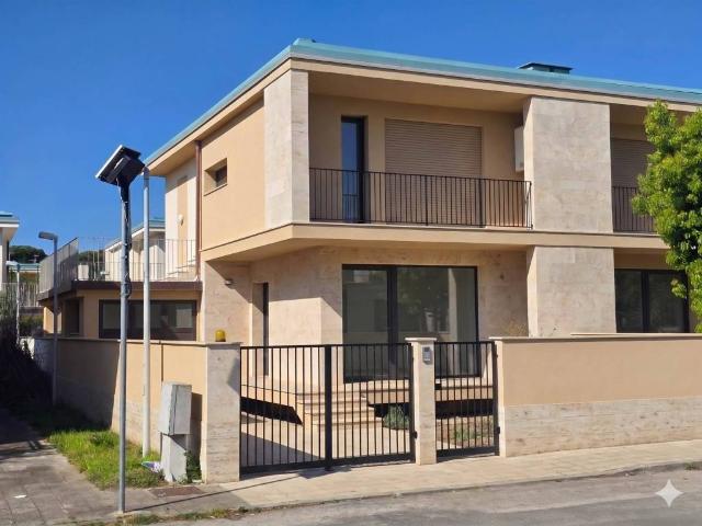 Villa Indipendente in vendita a Camaiore, Toscana