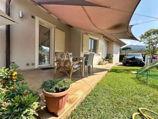 Villa Indipendente in vendita a Camaiore, Toscana