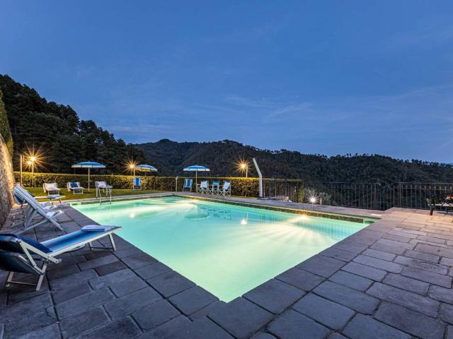 Villa Indipendente in vendita a Stignano, Camaiore