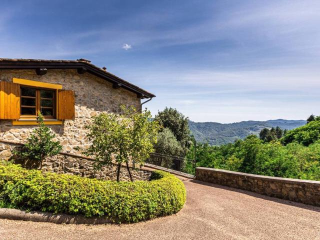 Villa Indipendente in vendita a Stignano, Camaiore