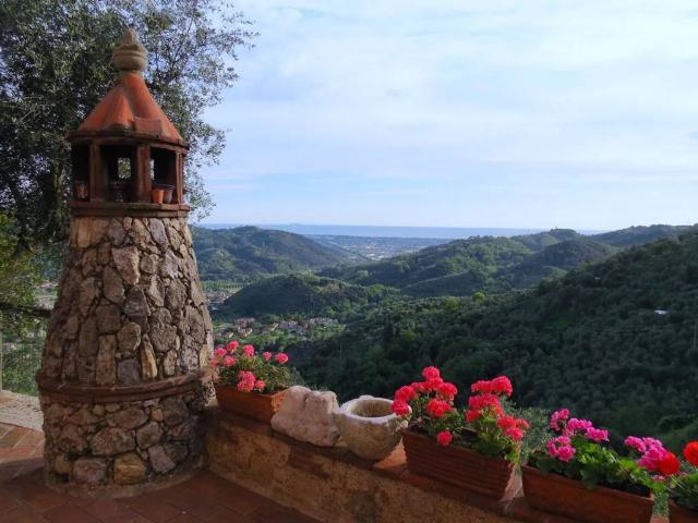 Villa Indipendente in vendita a Camaiore, Toscana