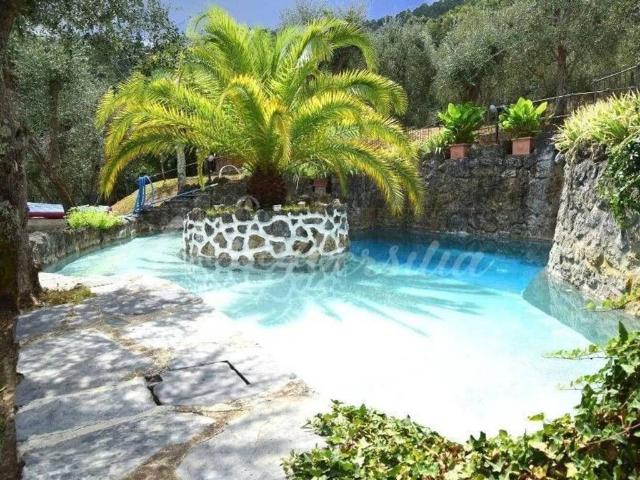Villa Indipendente in vendita a Montemagno, Camaiore
