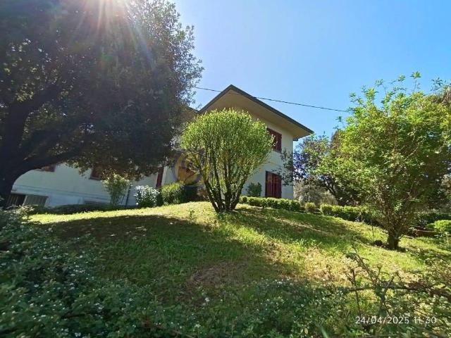 Villa Indipendente in vendita a Montemagno, Camaiore