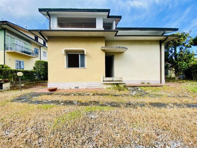 Villa Indipendente in vendita a Camaiore, Toscana