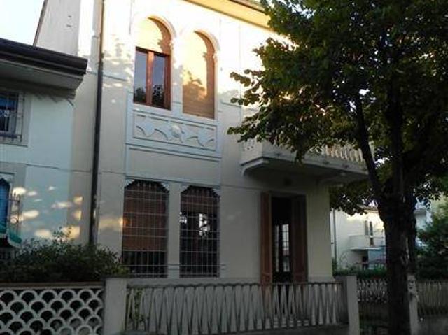 Villa Indipendente in vendita a Camaiore, Toscana