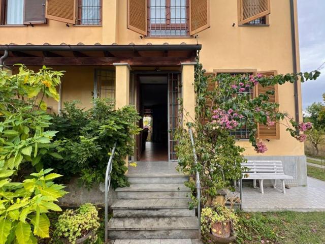 Villa Indipendente in vendita a Camaiore, Toscana