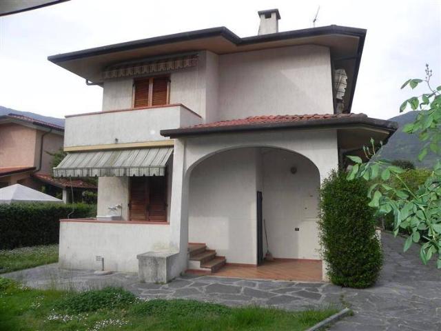 Villa Indipendente in vendita a Camaiore, Toscana