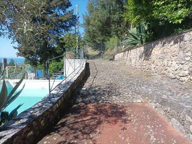 Villa Indipendente in vendita a Camaiore, Toscana