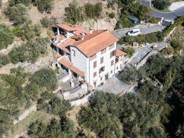 Villa Indipendente in vendita a Camaiore, Toscana